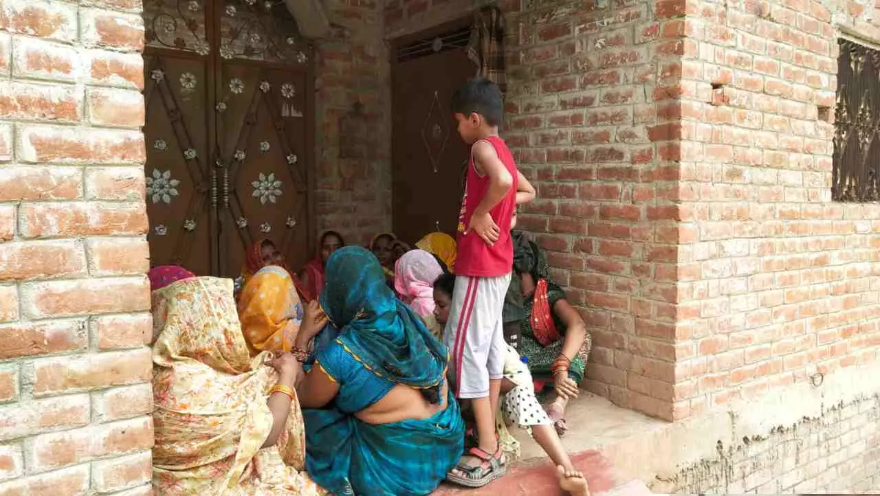 Unnao News: एक ही परिवार के चार लोगों की मौत से सनसनी, पति ने की पत्नी और बच्चों की हत्या के बाद आत्महत्या करने की आशंका