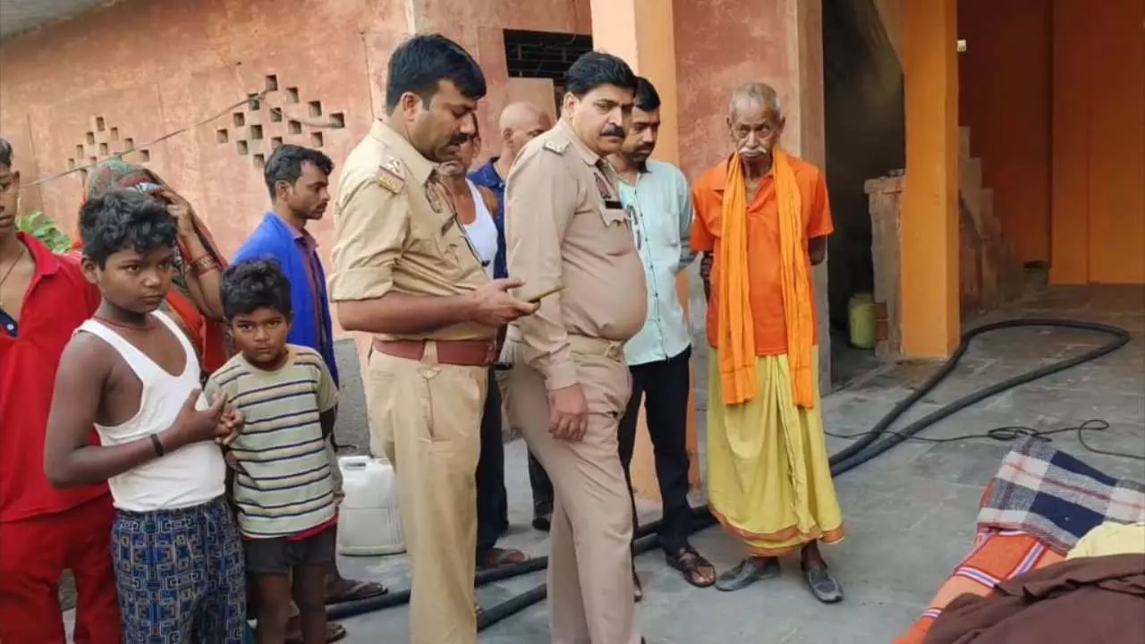 Fatehpur News: फतेहपुर में पुजारी की ईंट से सिर कूचकर निर्मम हत्या, एक गंभीर रूप से घायल