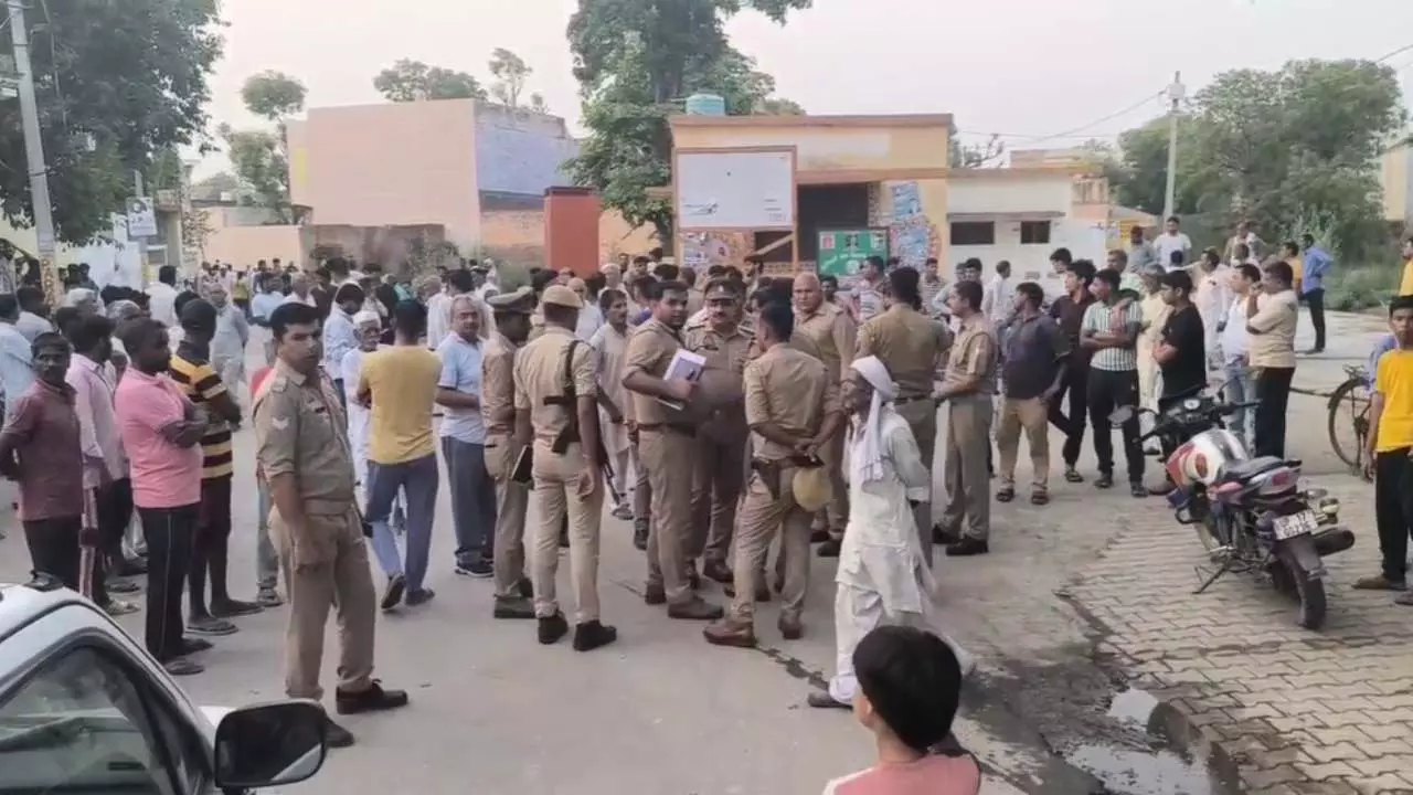 Baghpat News: बागपत में ताश खेल रहे ग्राम प्रधान पर बाइक सवारों ने बरसाई गोलियां, हायर सेंटर रेफर