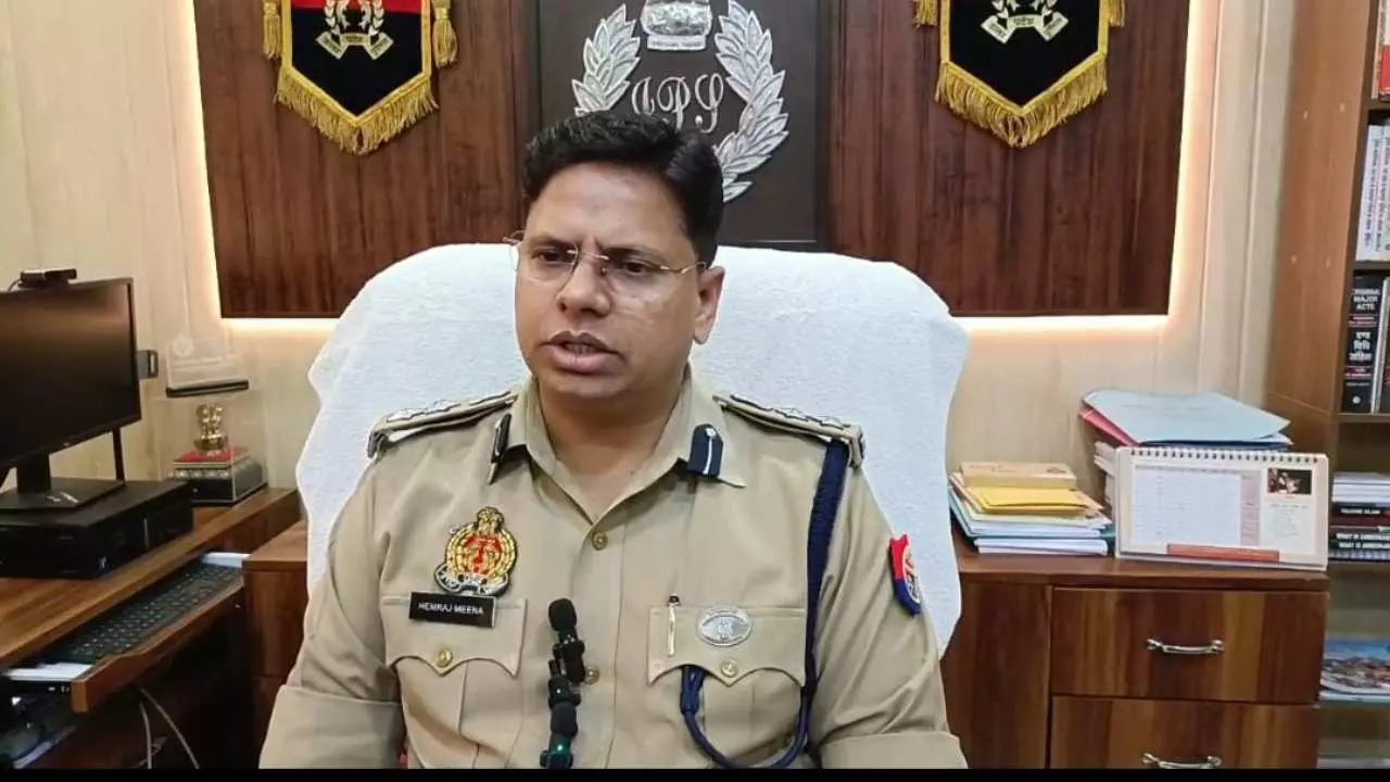 Azamgarh News: पुलिस अधीक्षक ने गंभीर शिकायत मिलने पर दरोगा सहित तीन पुलिस कर्मियों को किया निलंबित