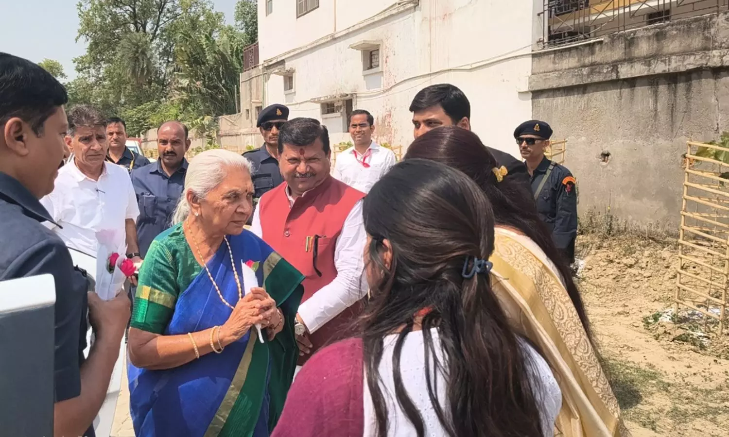 Sitapur News: राज्यपाल आनंदीबेन पटेल का सीतापुर दौरा, जनहितकारी योजनाओं का अवलोकन और लाभार्थी संवाद