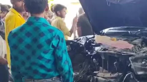 Etah News: तेज रफ्तार स्कॉर्पियो की टक्कर से किसान और गाय की मौत, ग्रामीणों ने लगाया जाम