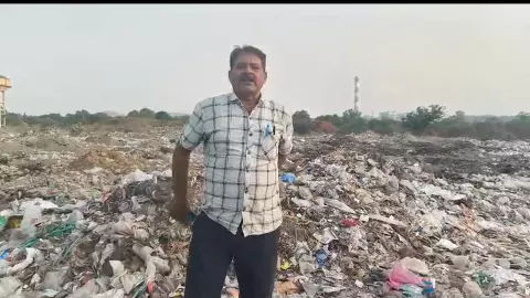 Sonbhadra News: एक तरफ प्लास्टिक मुक्ति की मुहिम, दूसरी तरफ कचरे के ढेर से उठ रही सड़ांध, गो संरक्षण अभियान की भी धज्जियां उड़ा रहीं यहां की तस्वीरें Sonbhadra News: एक तरफ प्लास्टिक मुक्ति की मुहिम, दूसरी तरफ कचरे के ढेर से उठ रही सड़ांध, गो संरक्षण अभियान की भी धज्जियां उड़ा रहीं यहां की तस्वीरें
