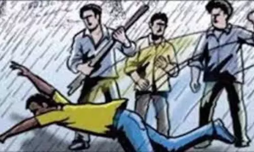 Bulandshahr News: छेड़छाड़ के विरोध पर फाड़े कपड़े,चले लाठी, डंडे, पलटे, पौनी, वीडियो वायरल, हुई FIR