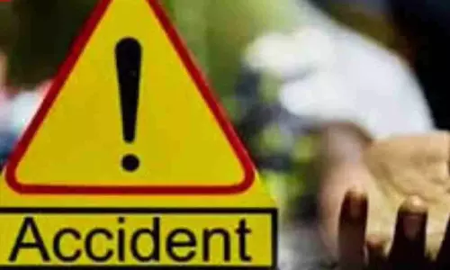 Hamirpur News: बारात जा रहे बाइक सवार युवकों को तेज रफ्तार डंपर ने रौंदा, तीनों की मौके पर मौत