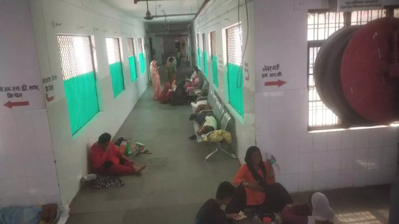 Shravasti News: तराई में गर्मी का सितम जारी,जान जोखिम में डालकर नहरों और पोखरा में करते हैं लोग स्नान