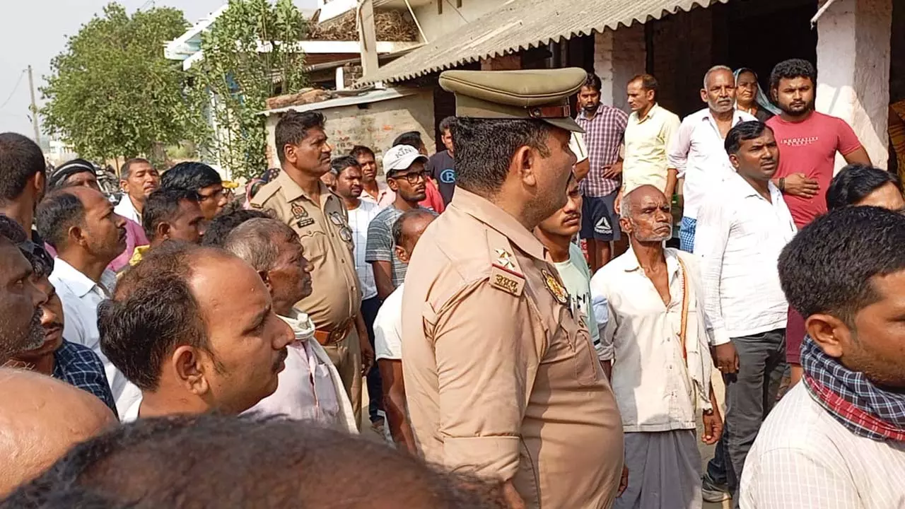 Girl Dead Body found corpse With fan police investigating Crime News in Hindi