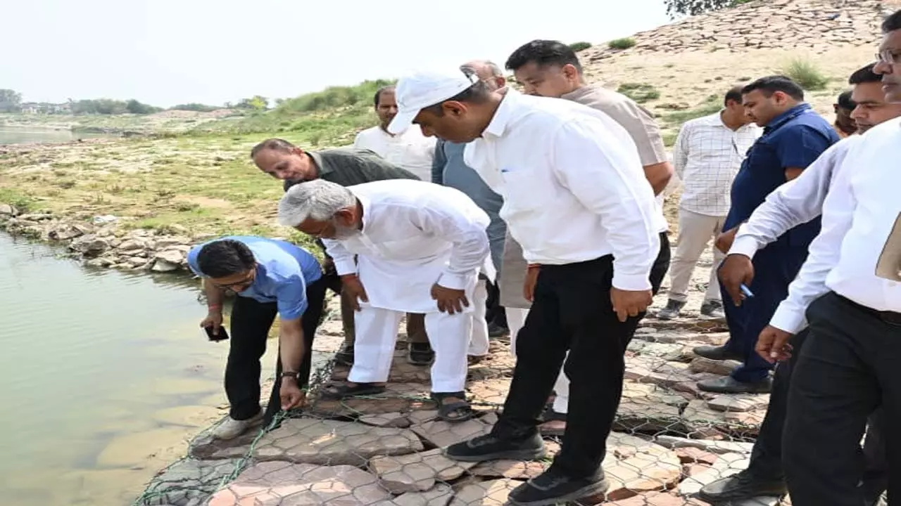 Minister Swatantra Dev Singh inspected ongoing flood protection works at Malouni News in hindi