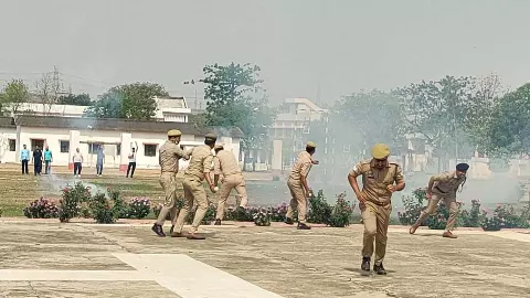 DIG gave instructions to policemen, exercised riot-force control