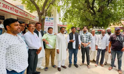 Shikarpur chairman accused of grabbing hundred crore pond, Congress staged demonstration and complained to DM