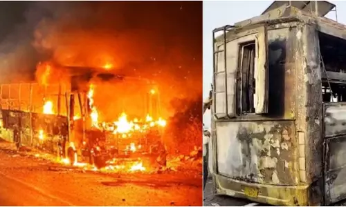 Lucknow News: किसान पथ पर AC बस में लगी आग में बच्चों की गवाई जान, पिता ने ड्राइवर और कंडक्टर के खिलाफ दर्ज कराया मुकदमा, तलाश जारी
