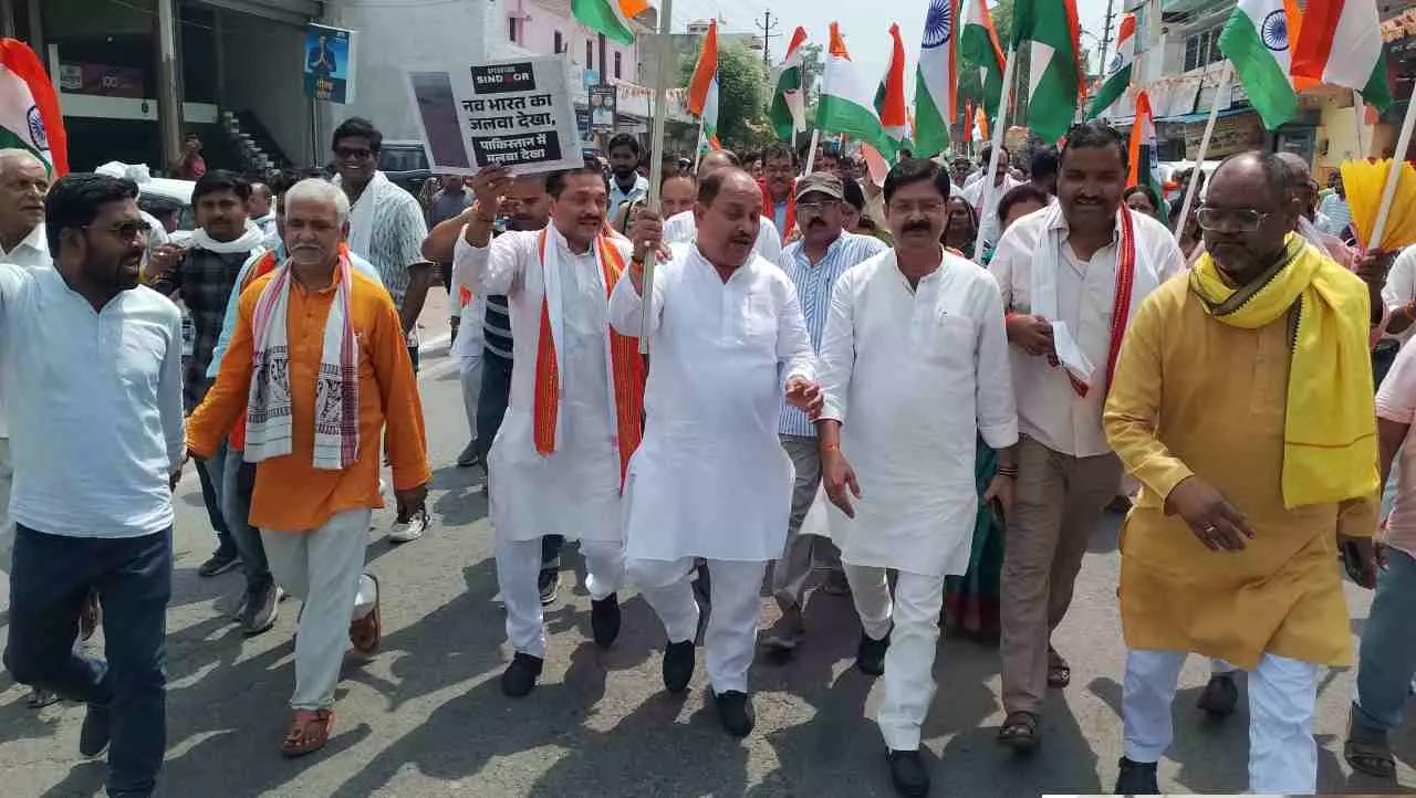 Amethi News: ऑपरेशन सिंदूर की विजय के बाद अमेठी में निकली शौर्य तिरंगा यात्रा