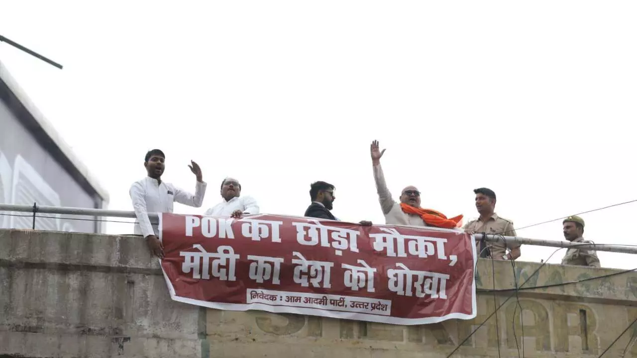 AAP workers protest on Nishatganj bridge