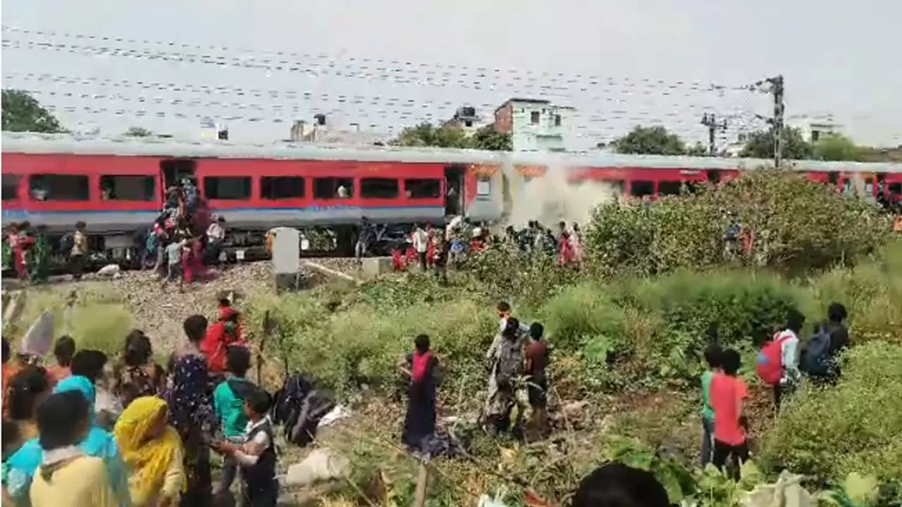 Hadkamp from brake banding in Antyodaya Express in Khalilabad, affair among passengers
