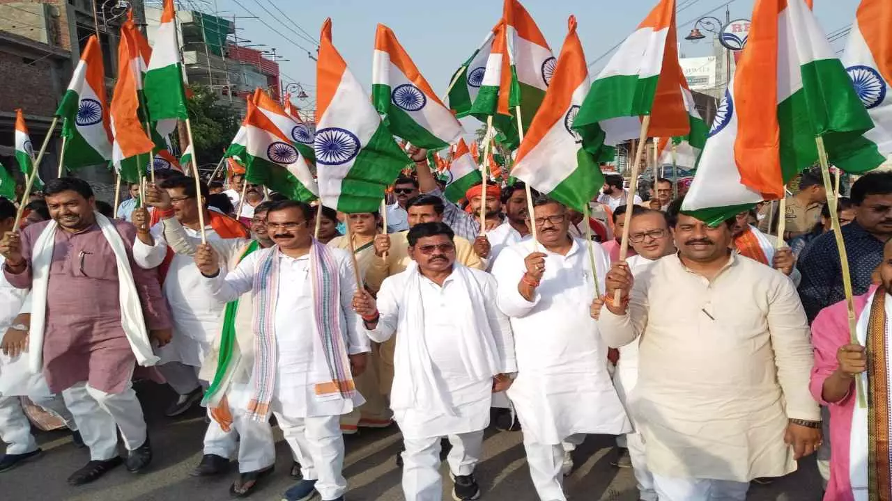 Sonbhadra News: ऑपरेशन सिंदूर: भारत मां के जयकारे से गूंजा मुख्यालय, निकाली गई विशाल तिरंगा यात्रा, कर्नल सोफिया कुरैशी और विंग कमांडर व्योमिका सिंह बनी ऑइकान