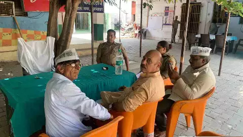 Bulandshahr News: बुलंदशहर में बिना अनुमति बैनर पोस्टर लेकर सड़को पर उतरे आप प्रदेश प्रवक्ता सहित 6 पकड़े, कार्रवाई शुरू