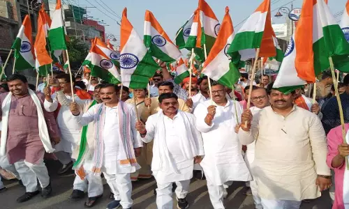Sonbhadra News: ऑपरेशन सिंदूर: भारत मां के जयकारे से गूंजा मुख्यालय, निकाली गई विशाल तिरंगा यात्रा, कर्नल सोफिया कुरैशी और विंग कमांडर व्योमिका सिंह बनी ऑइकान