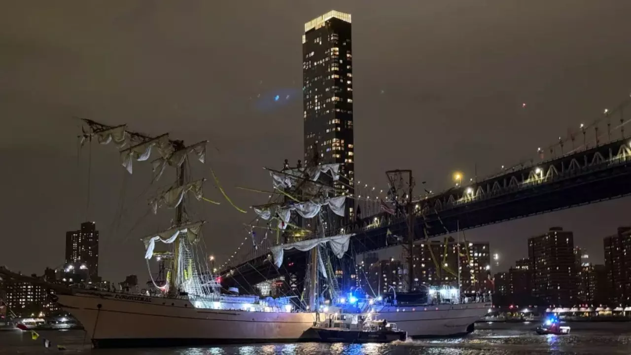 Mexican Navy Ship Collides with Brooklyn Bridge