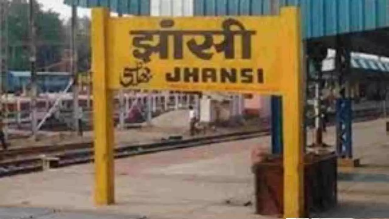 Jhansi News: साहब, मैं कहां जाऊं, मेरी जिंदगी बर्बाद कर दी पहले इज्जत लूटी, शादी करने से किया मना, अब कर रहा है ब्लैक मेल