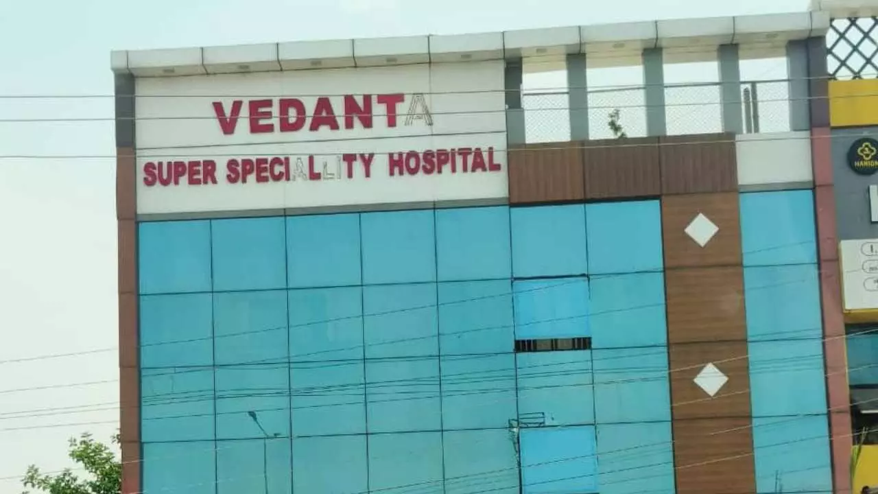 Chandauli News: चंदौली में चिकित्सीय लापरवाही का गंभीर मामला: पीड़ित ने दर्ज कराई प्राथमिकी की गुहार