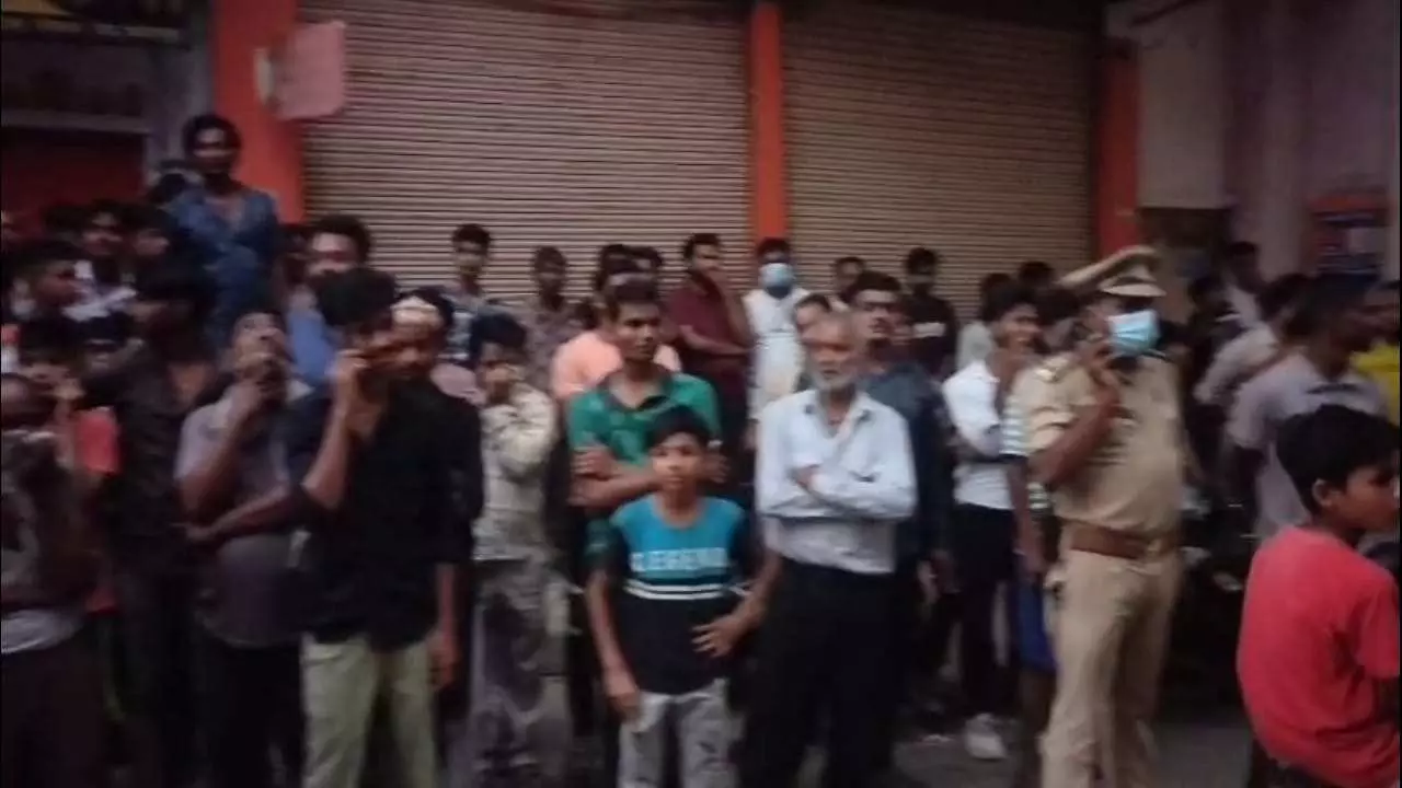 Fatehpur News: बन्द कमरे में मिला अज्ञात युवक का शव, दरवाजा खोलकर पुलिस अंदर घुसी तो रह गई दंग