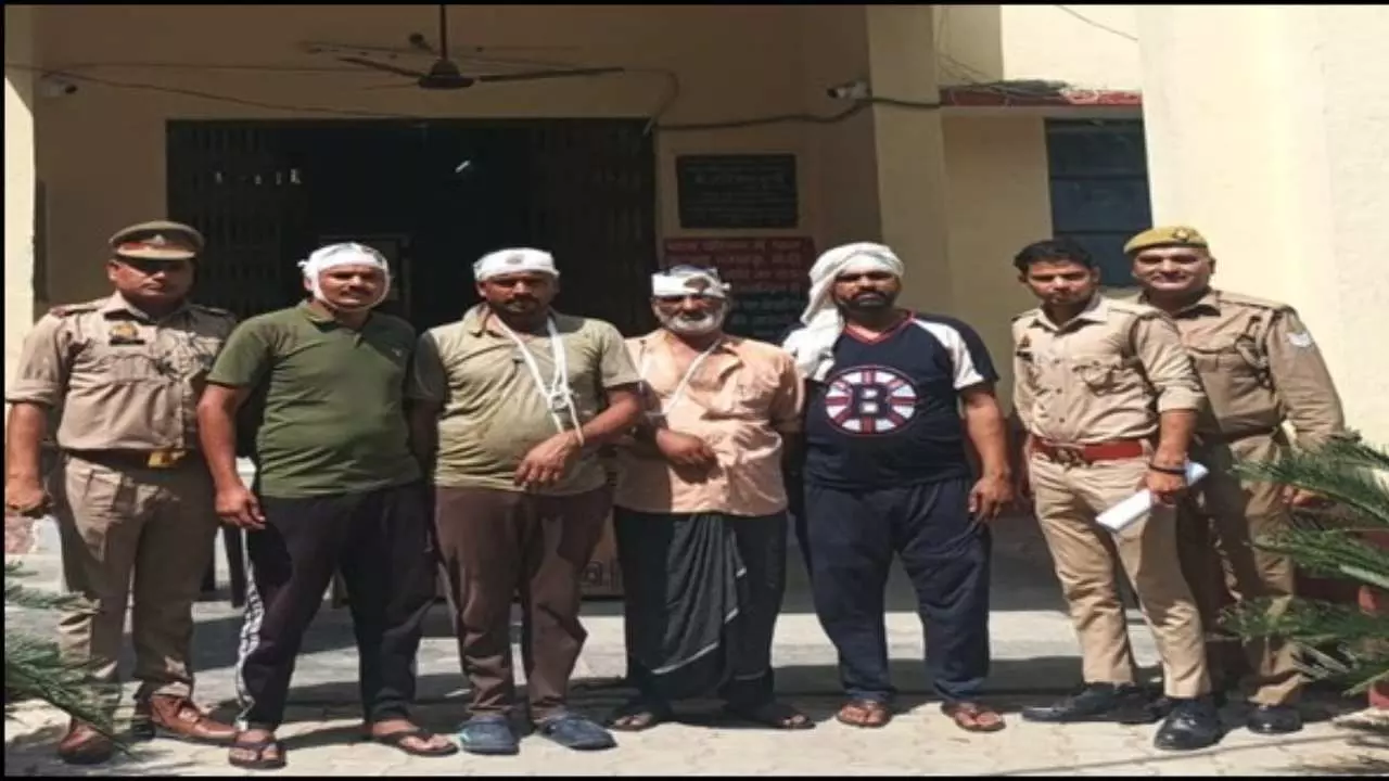 Meerut News: फलावदा में दो पक्षों के बीच खूनी संघर्ष, पुलिस पर भी चली गोलियां, चार आरोपी गिरफ्तार