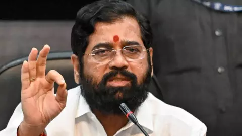 महाराष्ट्र में आधी रात बड़ा खेला! शिंदे के ऑपरेशन टाइगर से BJP में हड़कंप, क्या फिर पलटेगी सरकार