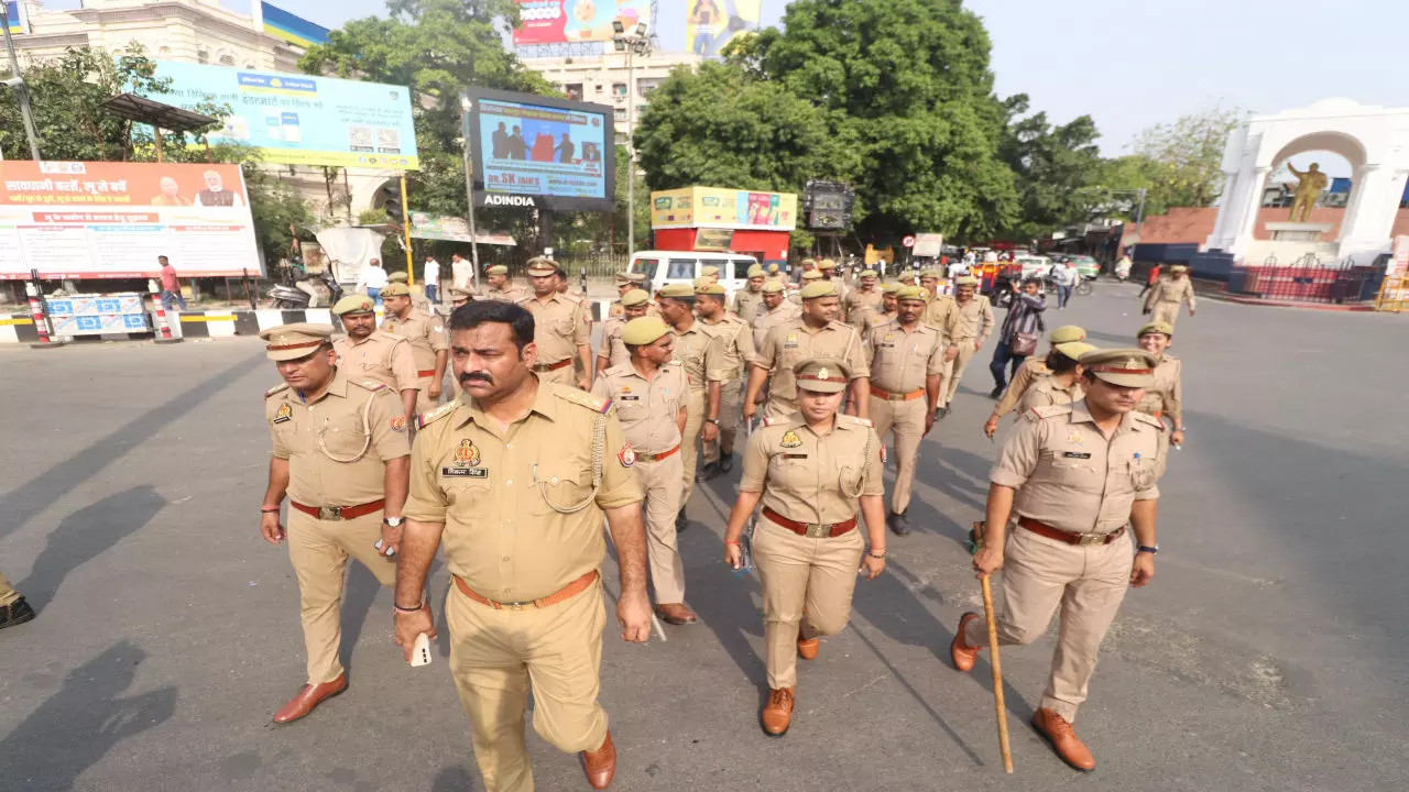 lucknow police flag march