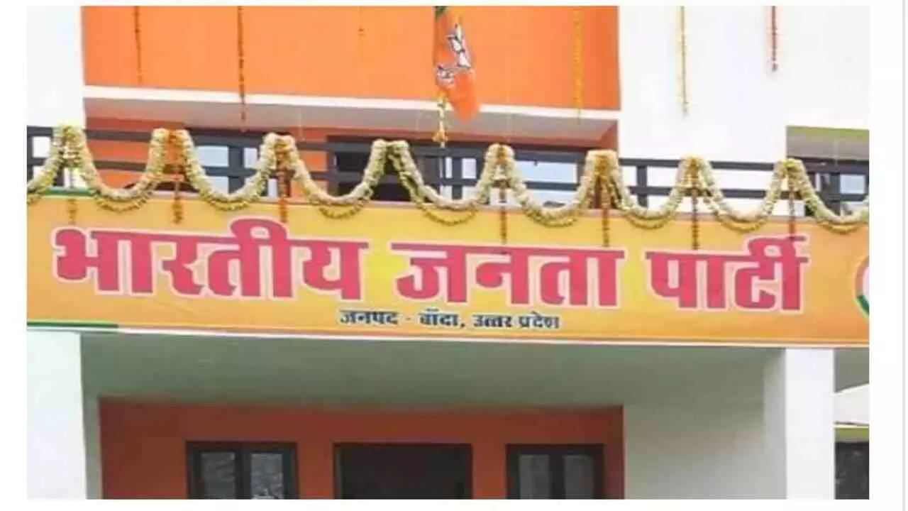 Banda News: माननीयों की रार के बीच शासन-प्रशासन की भूमिका पर भी सवाल, कुलांचे भर रही जांचों की असलियत जानने की उत्सुकता