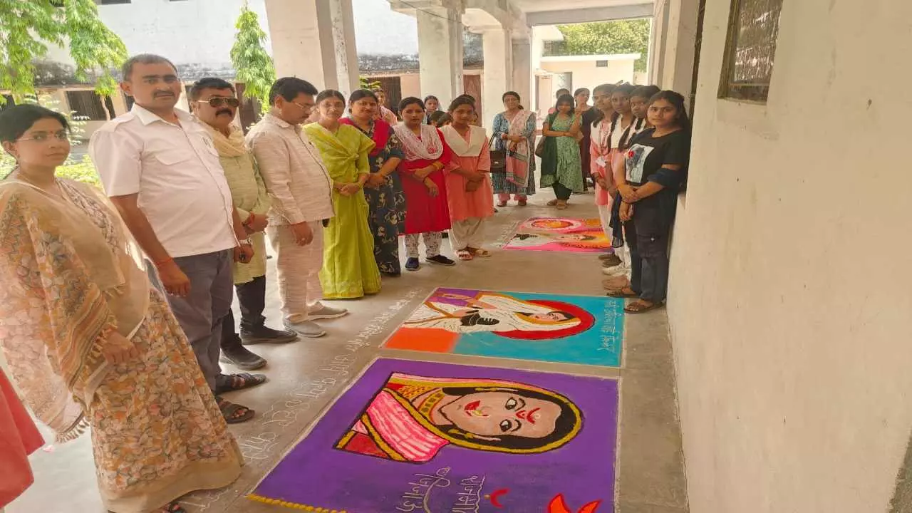 Banda News: बांदा के 31 इंटर कॉलेजों में अहिल्याबाई स्मृति अभियान की धूम, रंगोली और संगोष्ठियों से छात्राओं ने किया लोक माता को याद