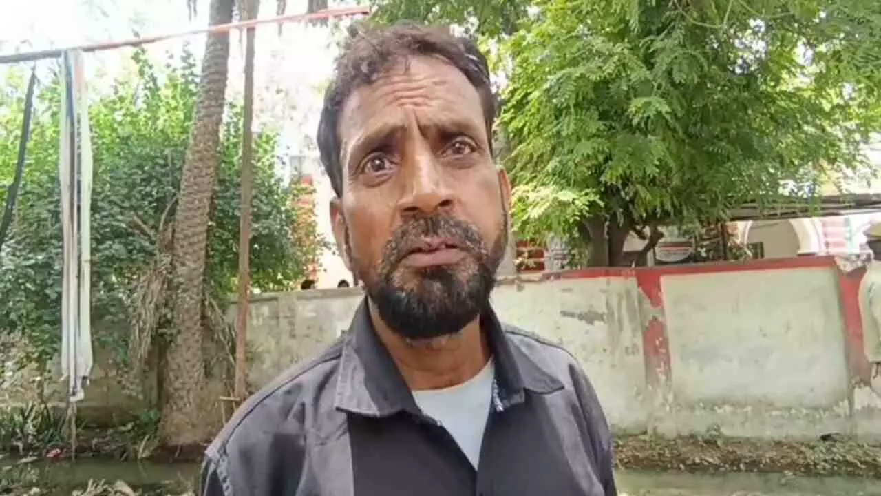 Etah News: प्रेमजाल में फंसा कर नावालिग को कर दिया गर्भवती, जबरन करा दिया गर्भपात , पुलिस ने नही लिखी रिपोर्ट