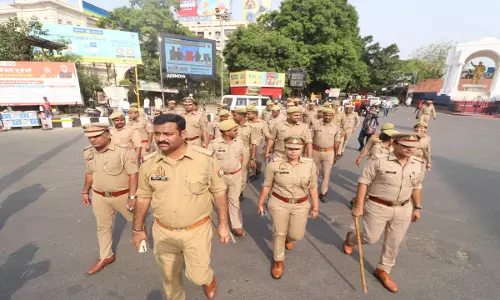 lucknow police flag march
