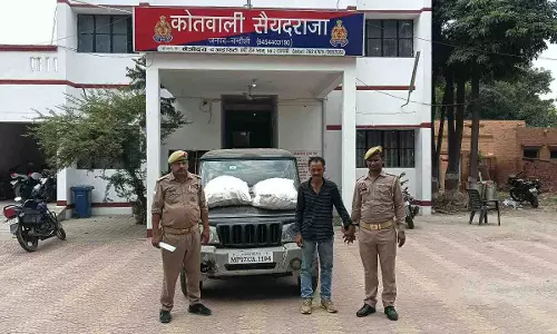 Chandauli News: बिहार में शराब बंदी के बाद नशे के लिए जानिए किस चीज की बढ़ी मांग, पुलिस ने भारी मात्रा में किया बरामद