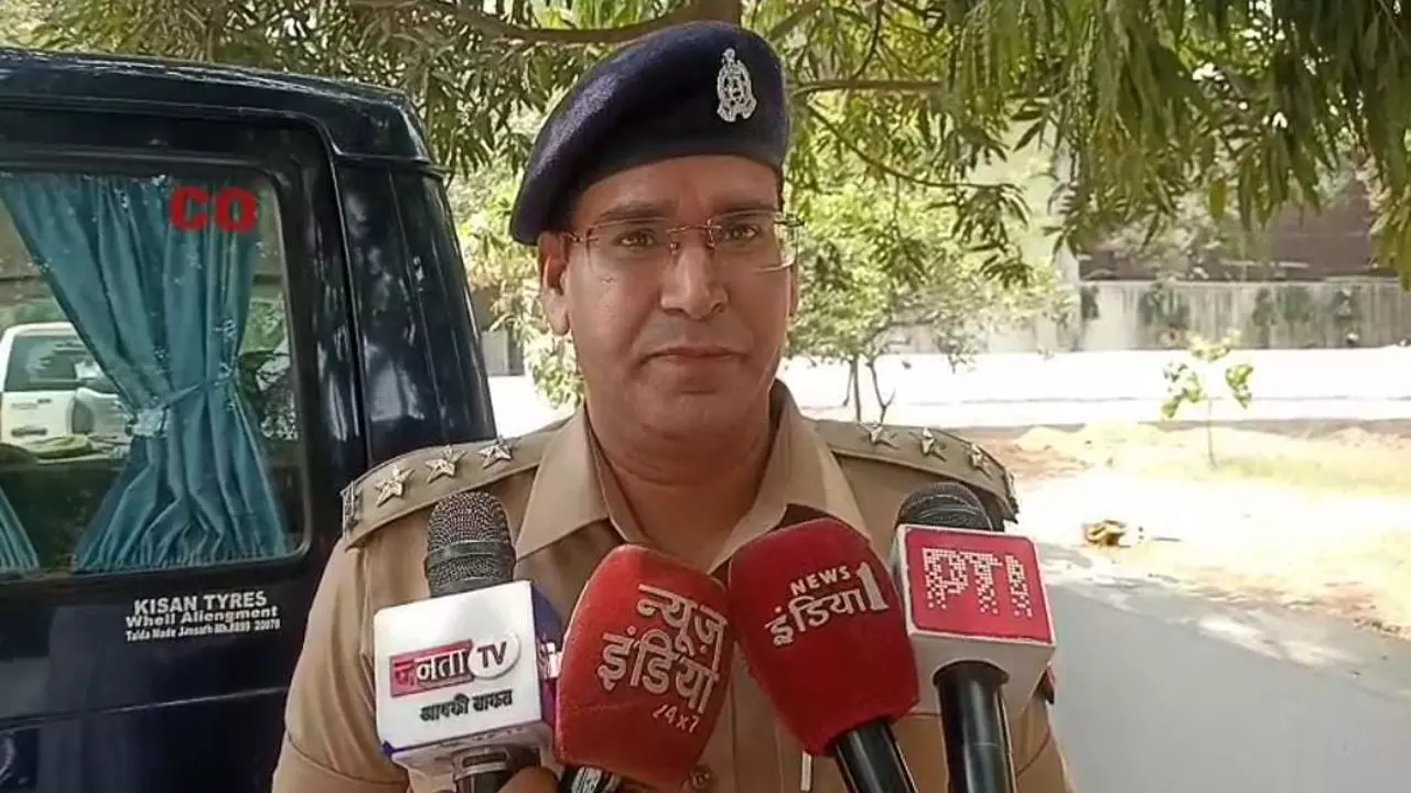 Muzaffarnagar News: हथियार लेकर फोटो खिंचवाना युवक को पड़ा भारी, पुलिस जांच मे जुटी