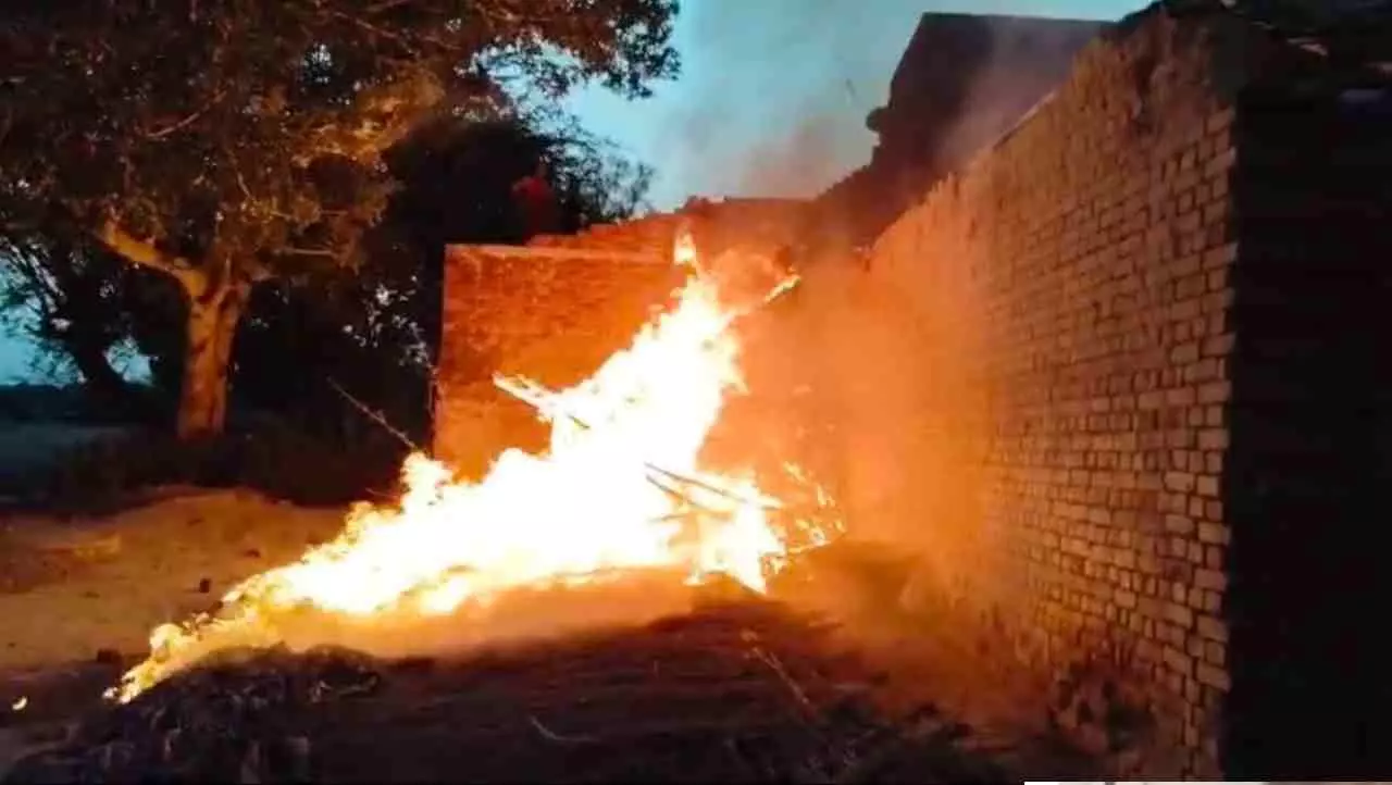 Unnao News: पिटाई से घायल युवती की इलाज के दौरान मौत घर मे दबंगो ने लगाई थी आग, माँ लगा रही न्याय की गुहार!