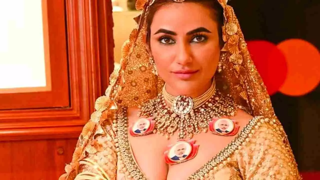 Cannes 2025: बॉलीवुड की इस हसीना ने Cannes में पहना प्रधानमंत्री मोदी वाला नेकलेस, हुईं ट्रोल