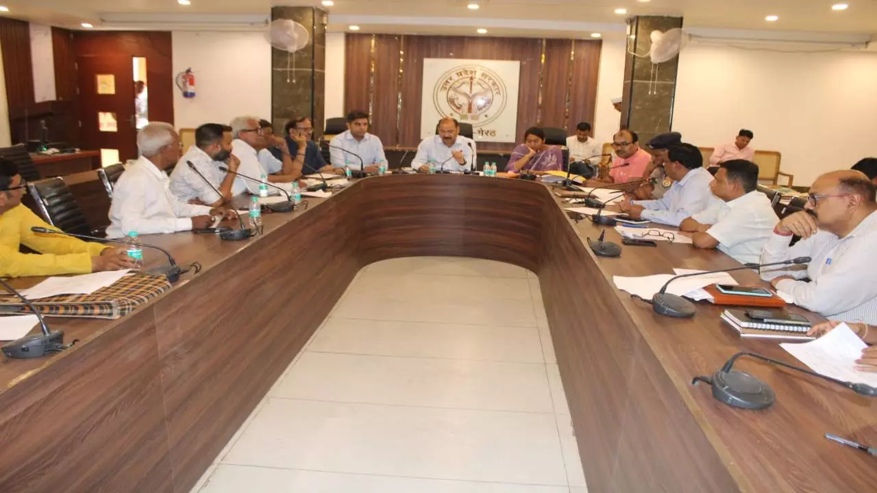 DM की बैठक में व्यापारियों के सवालों पर तत्काल एक्शन, अफसरों को मिली सख्त हिदायत