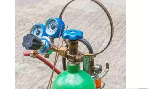 Bareilly News: पूर्ति विभाग टीम नें पुलिस के साथ मिलकर गैस रिफलिंग के अवैध कारोबार का किया भंडाफोड़, सिलैंडर व अन्य उपकरण किए जब्त