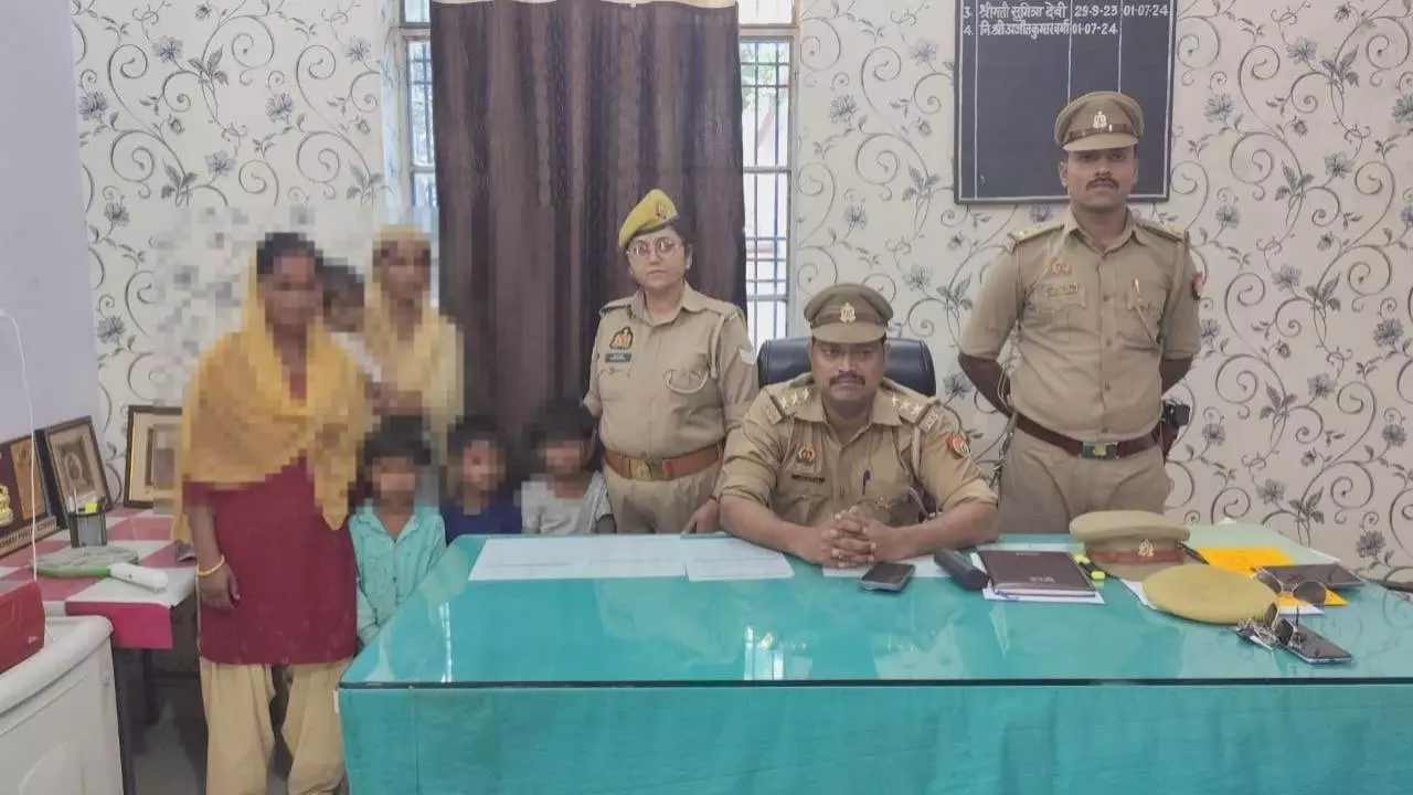 Varanasi News:राजातालाब पुलिस ने दिखाई अनुकरणीय दक्षता, चार घंटे के भीतर रास्ता भटकी बच्चों के परिजनों को तलाश कर किया सुपुर्द