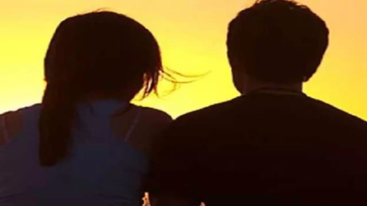 Banda News: बुजदिल प्रेमी युगल ने चुनी मौत, दूसरे ने बगावत कर एक-दूजे के गले में डाली जयमाला