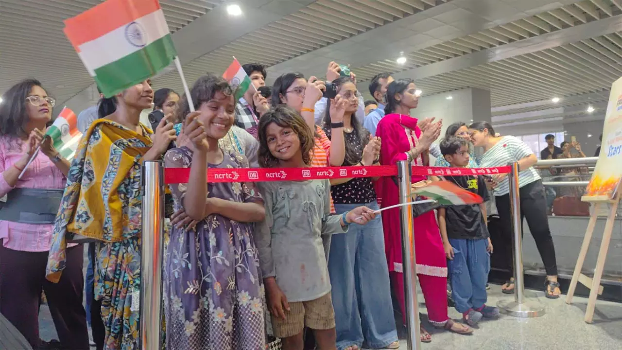 station became a confluence of pigs, Namo Bharat Unplugged Season-2 shouted full patriotism