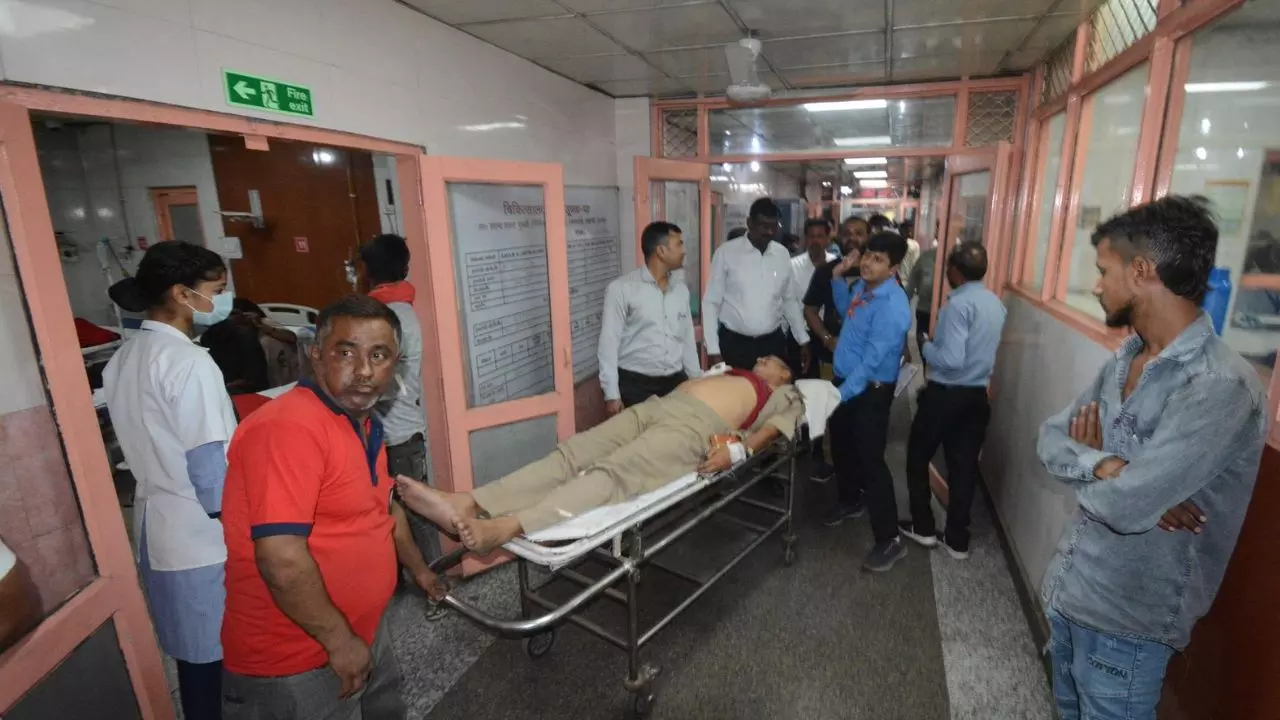 Lucknow CBI Office Posted SI Virendra attacked with bow arrow