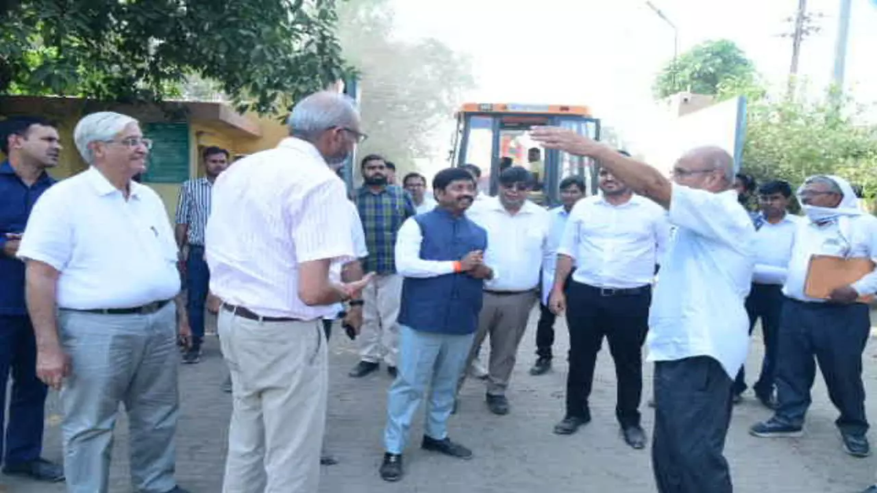 Prayagraj News: एक रूपया लेकर नैनी औद्योगिक क्षेत्र के फैक्ट्रियों से अब कूड़ा उठाएगा UPSIDA