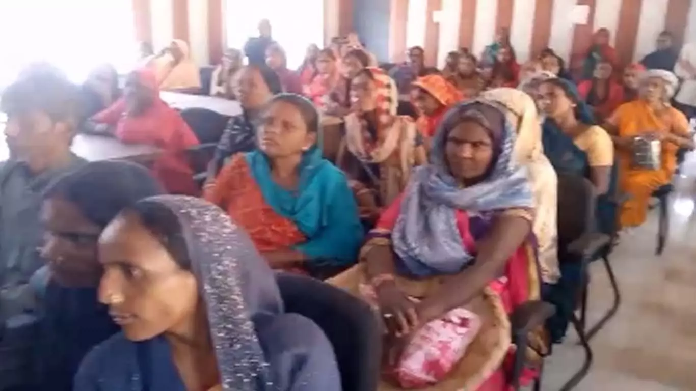 MREGA workers riot in Naugarh, block block headquarters surrounded over low wages