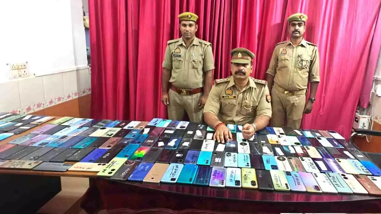 Chandauli News: डीडीयू GRP की बड़ी सफलता: लाखों के गुम हुए 142 मोबाइल फोन बरामद कर मालिकों को लौटाए