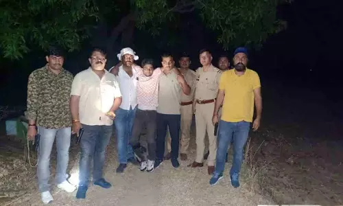 Jhansi News: झाँसी पुलिस को बड़ी सफलता: पुलिस मुठभेड़ में एक घायल, 07 शातिर बदमाश गिरफ्तार, चोरी और लूट का माल बरामद