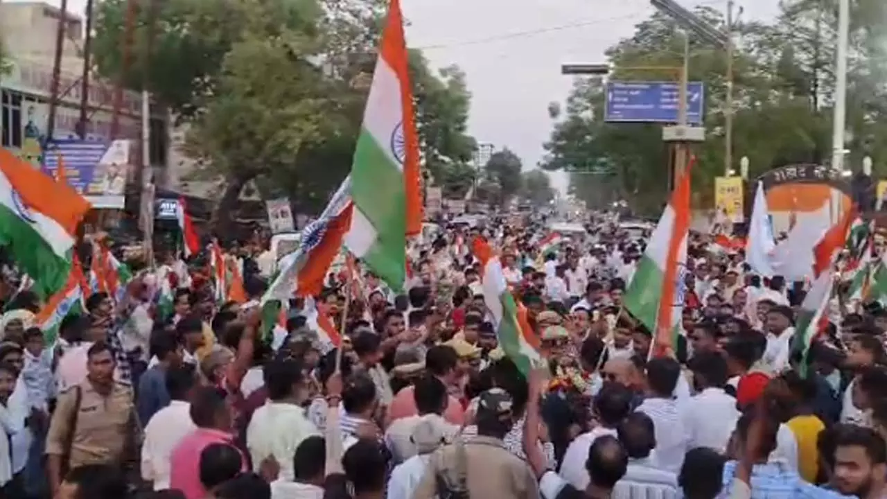 Grand Tringa Yatra in honor of soldiers, echoing the entire city with slogans of Vande Mataram