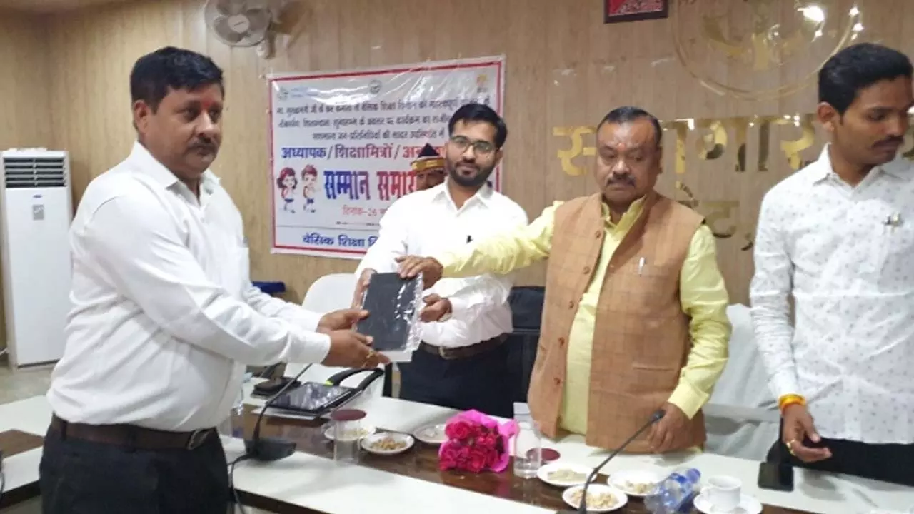 Teacher Honor Ceremony was held, tablets were given to teachers of 11 selected schools