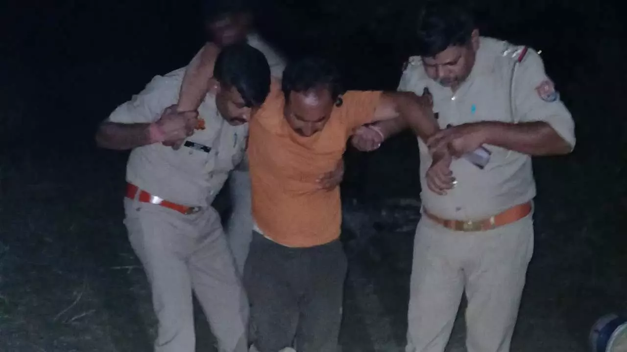 Kasganj News: एसओजी व पुलिस की हुई गौ तस्करों से मुठभेड़ एक के पैर मे लगी गोली