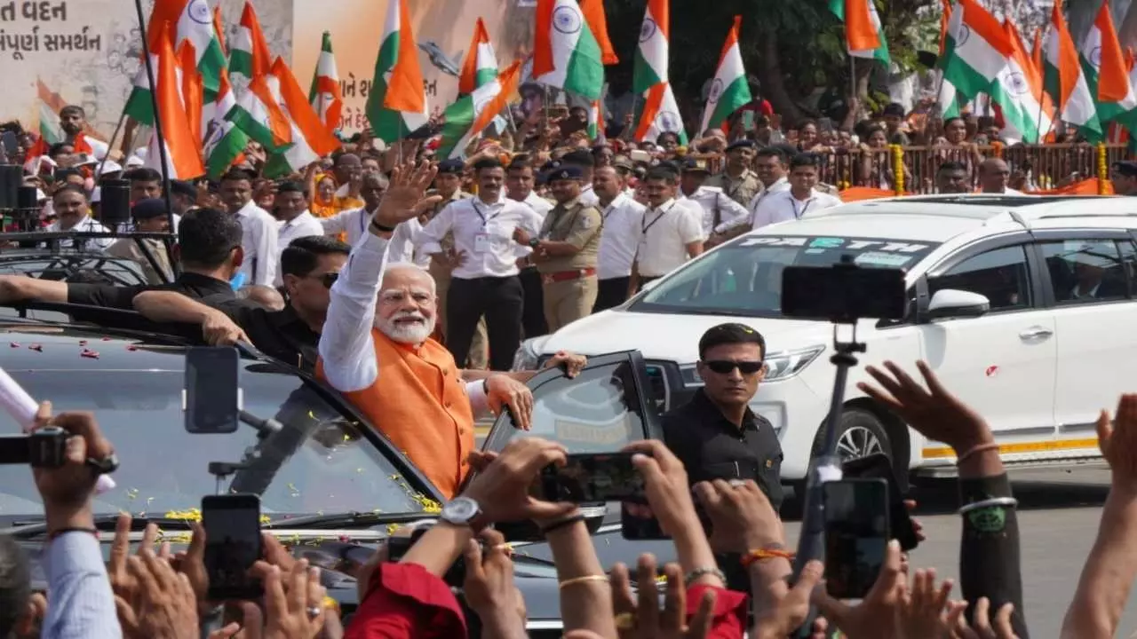 PM Modi Visit Gujarat| PM Modi Road Show Gujarat| PM Modi In Gujarat ...